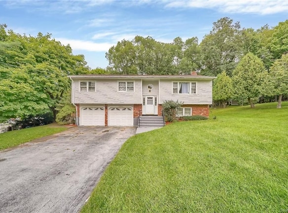 6 Winchester Dr - Monroe, NY