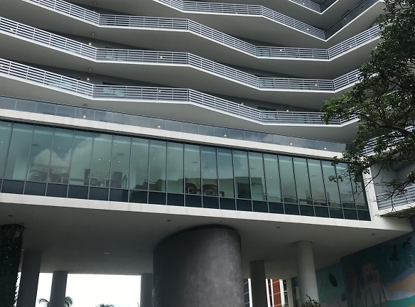 ICON Bay Apartments - Miami, FL