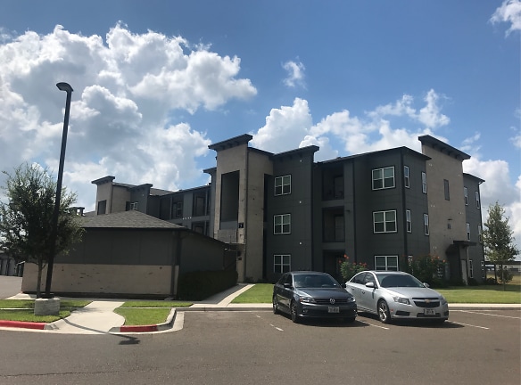 Mirabella Apartments - Mc Allen, TX