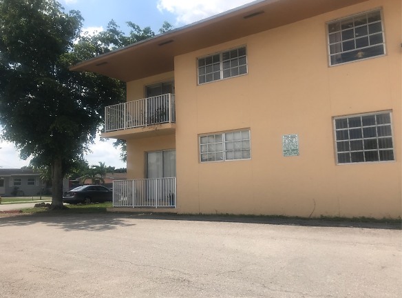 Casa Luna Apartments - Miami, FL