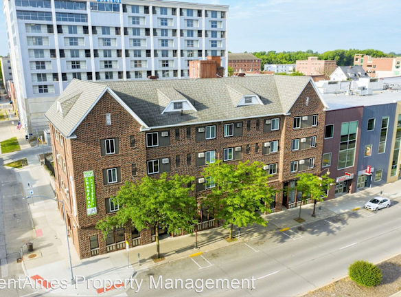 103 Stanton Ave - Ames, IA