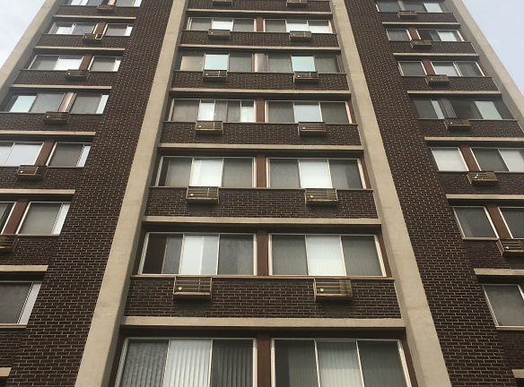 Briar Place Apartments - Chicago, IL