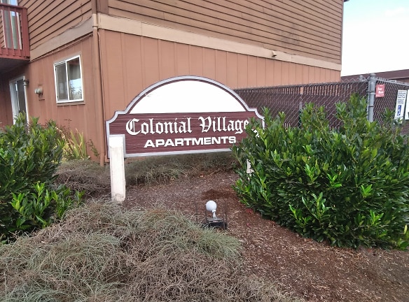 Colonial Village Apartments - Newberg, OR