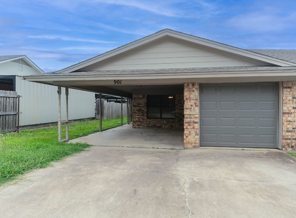 901 Terry Trail - Weatherford, TX