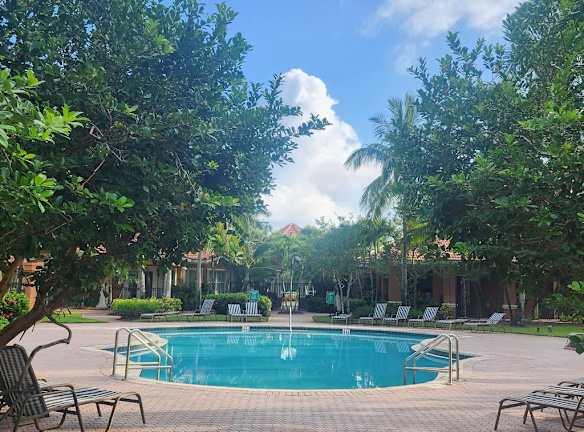 10282 Fox Trail Rd S unit 213 - West Palm Beach, FL