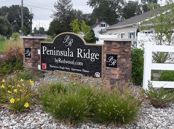 Peninsula Ridge Apartments - Brownstown, MI