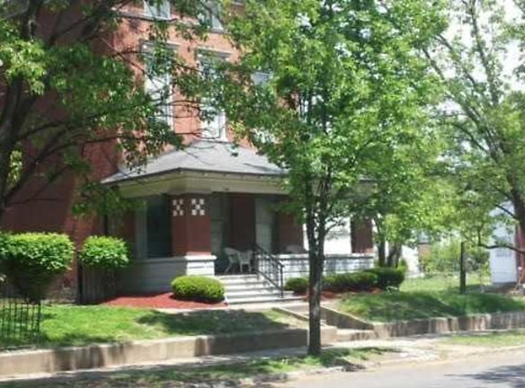 Chestnut Manor - Louisville, KY