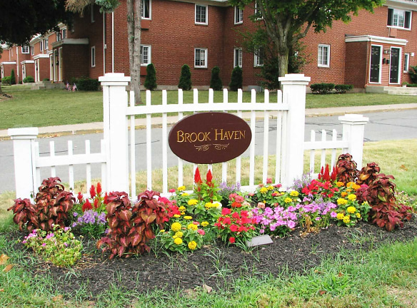Brook Haven Apartments - Manchester, CT