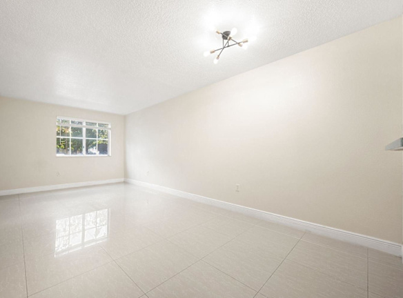 3710 N Jog Rd unit 102 - Royal Palm Beach, FL