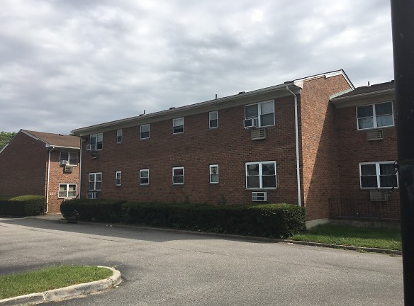 Westminster Garden Apartments - West Babylon, NY