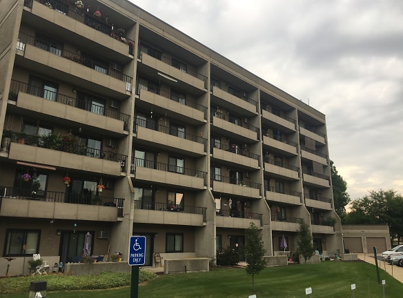 Greentree Apartments - Grand Rapids, MI