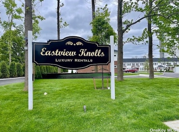 221 Eastview Dr #8 - Central Islip, NY