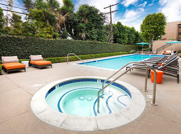 Burbank Garden Apartments - Sherman Oaks, CA