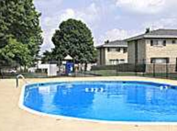College Mall Apartments - Bloomington, IN