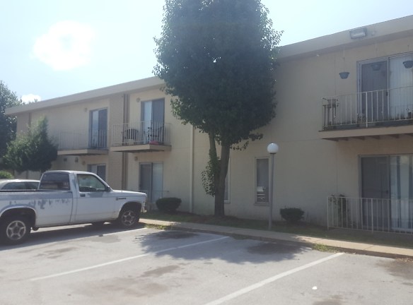 Cross Winds Apartments - Springfield, MO