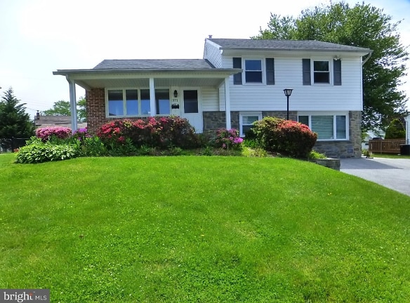 371 Westbourne Dr - Broomall, PA