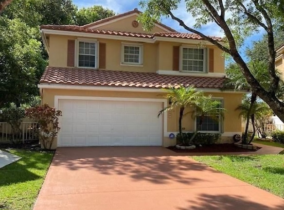 10857 NW 46th Dr - Coral Springs, FL
