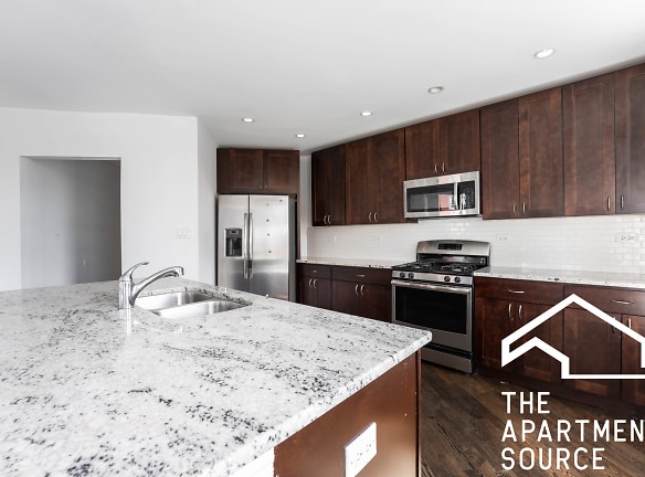 2450 N Milwaukee Ave unit 2 - Chicago, IL