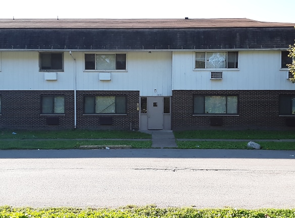 Green Meadow Apartments - Danville, IL