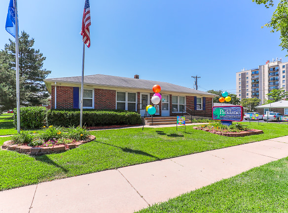 Parklane Apartments - Wichita, KS