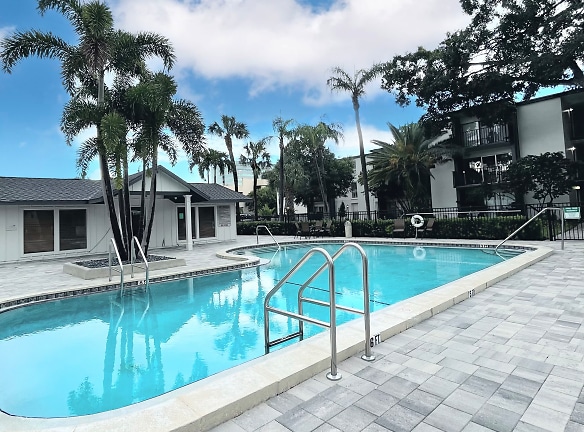 Westshore Apartments - Tampa, FL