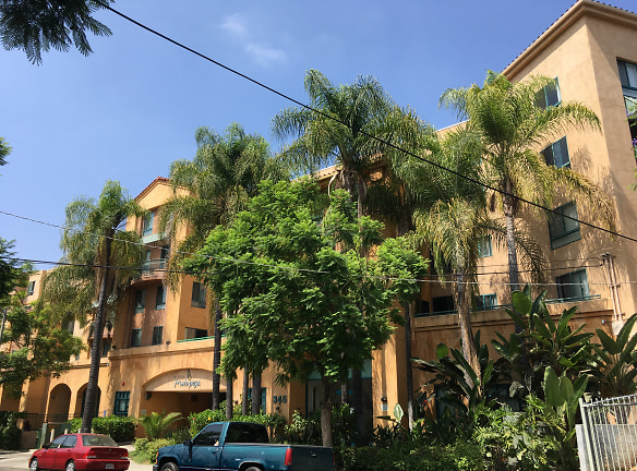 La Villa Mariposa Apartments - Los Angeles, CA