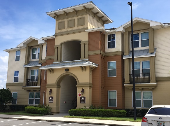Osceola Pointe Apartment Homes - Kissimmee, FL