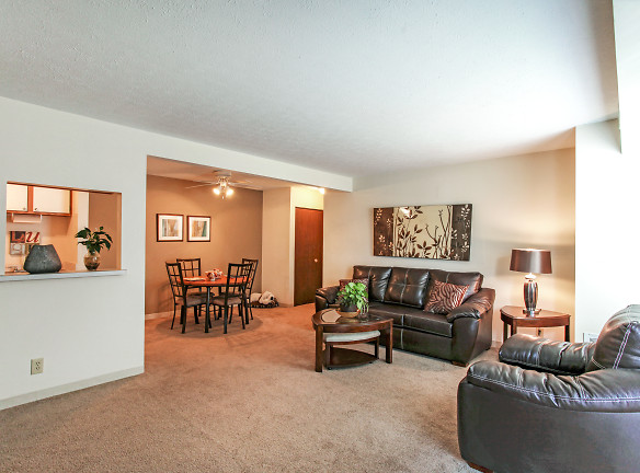Bay Club Apartments - Willowick, OH