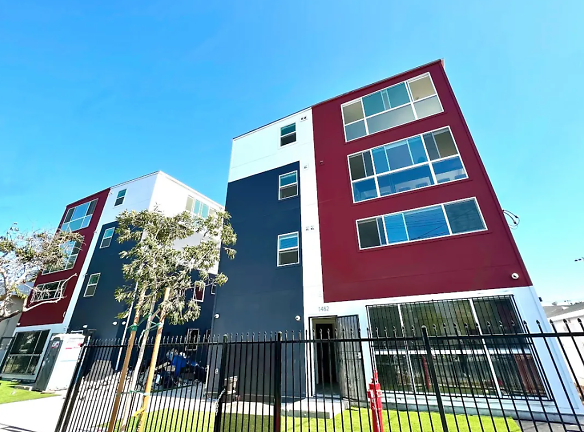 1476 W. 35th Place Student Housing Apartments - Los Angeles, CA