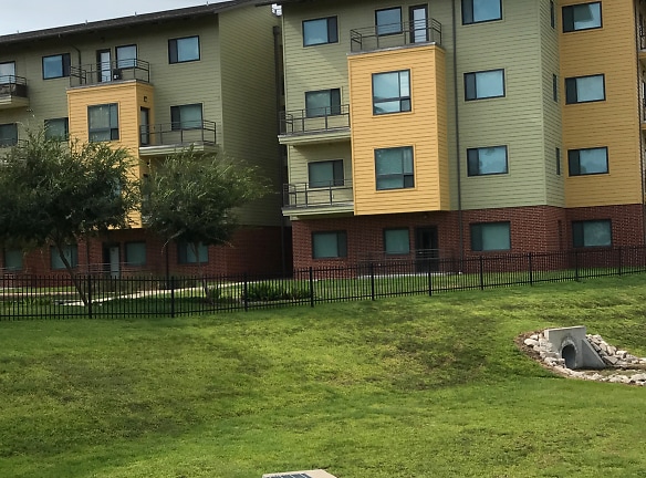 University Housing Apartments - Houston, TX