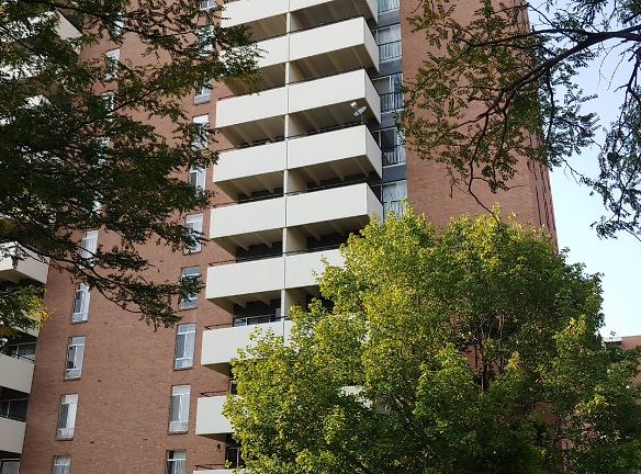Montmartre Apartments - Denver, CO