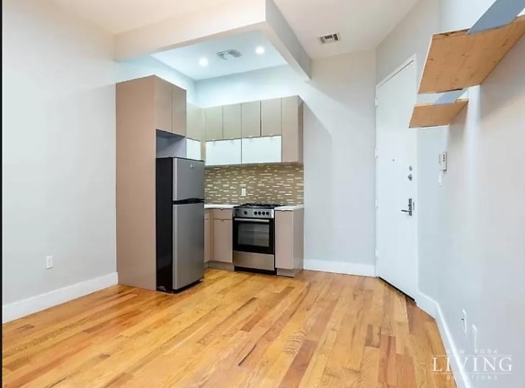 154 Woodward Ave unit 2L - Queens, NY