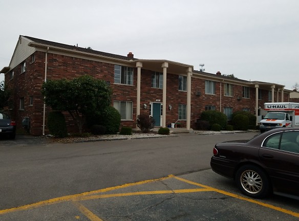 Kingsview Manor Apartments - Shelby Township, MI