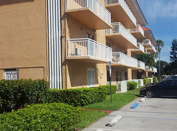 Newport Condominiums Apartments - Plantation, FL