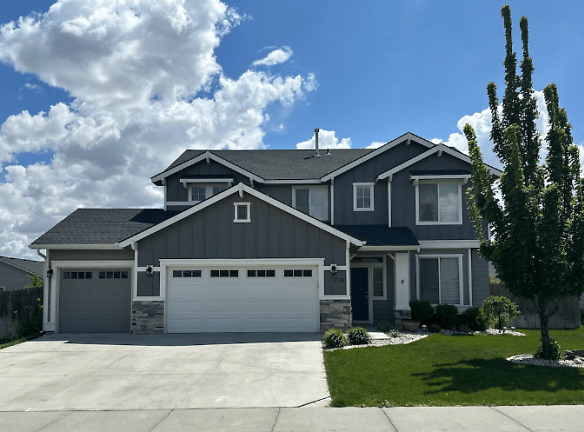 715 SW Nugget St - Mountain Home, ID