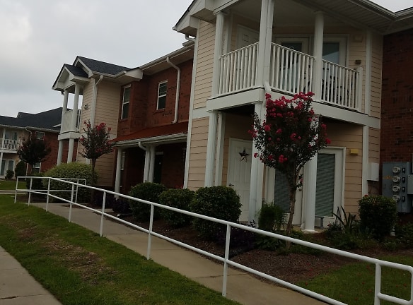 Oak Run Apartments - Fayetteville, NC