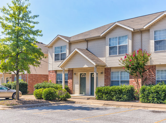 Pleasant Woods Townhomes - Fayetteville, AR