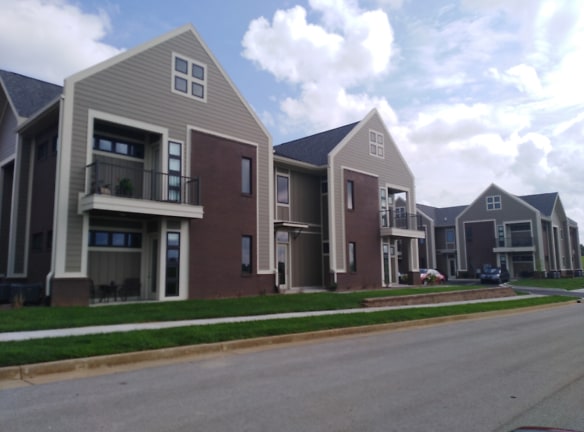 Traditions Landing Apartments - Bowling Green, KY