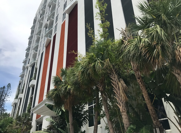 CRIMSON TOWER Apartments - Miami, FL