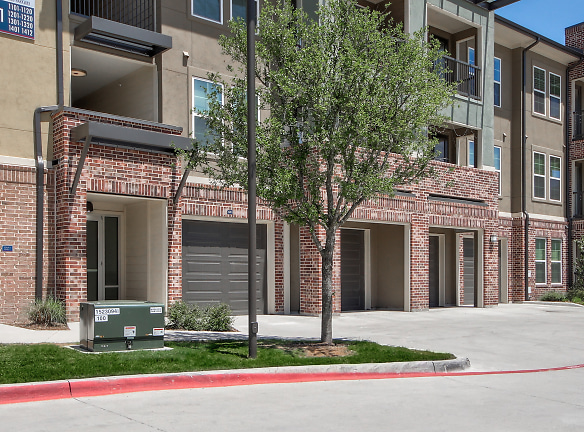 The Bridge At Heritage Creekside Townhomes - Plano, TX