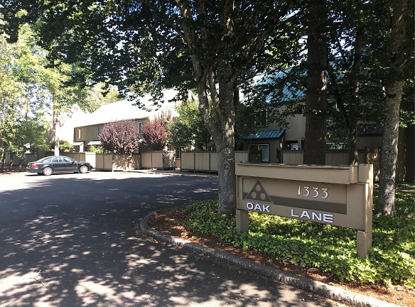 Oak Lane Townhouses Apartments - Eugene, OR