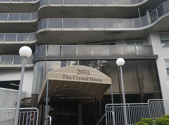 The Crystal House Apartments - Fort Lee, NJ