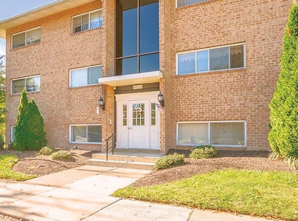 Woodbourne Apartments - Levittown, PA