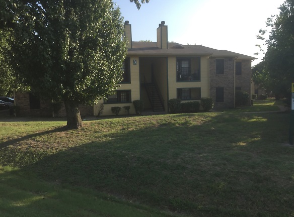 Emerald Garden Apartments Homes - Ennis, TX