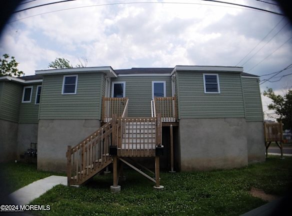 100 Seeley Ave - Keansburg, NJ