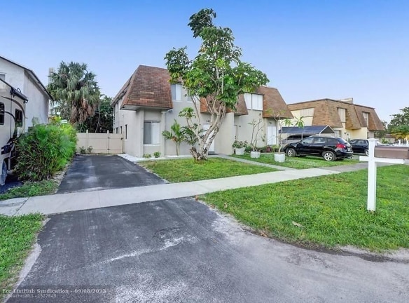5453 SW 44th Ave - Fort Lauderdale, FL