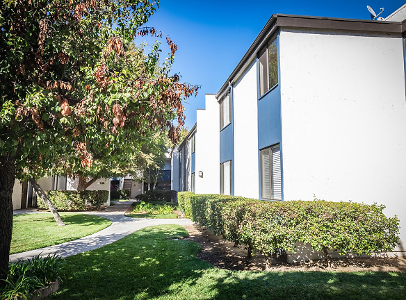 Claremont Park Apartments - Claremont, CA