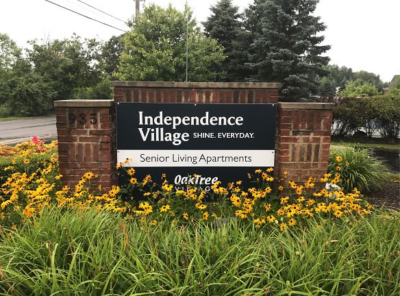Independance Village Apartments - White Lake, MI
