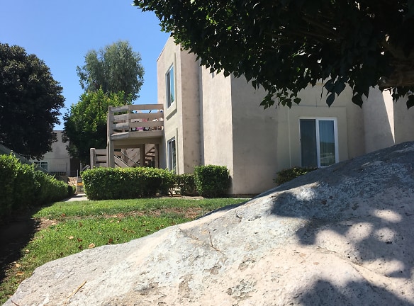 Sierra Vista Apartments - San Marcos, CA