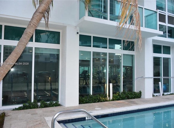186 SE 12th Terrace #902 - Miami, FL